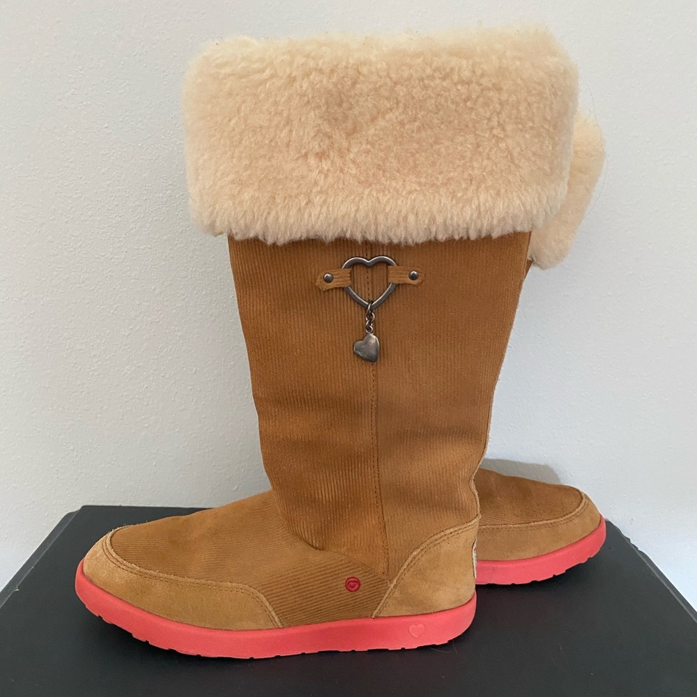 Girls size 3 Uggs